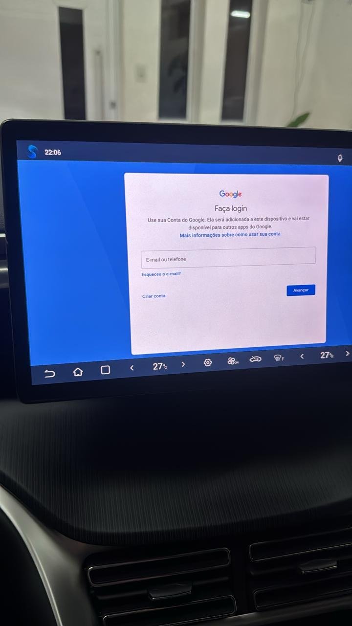A tela de login do Google rodando direto na multimídia, pelo MicroG.